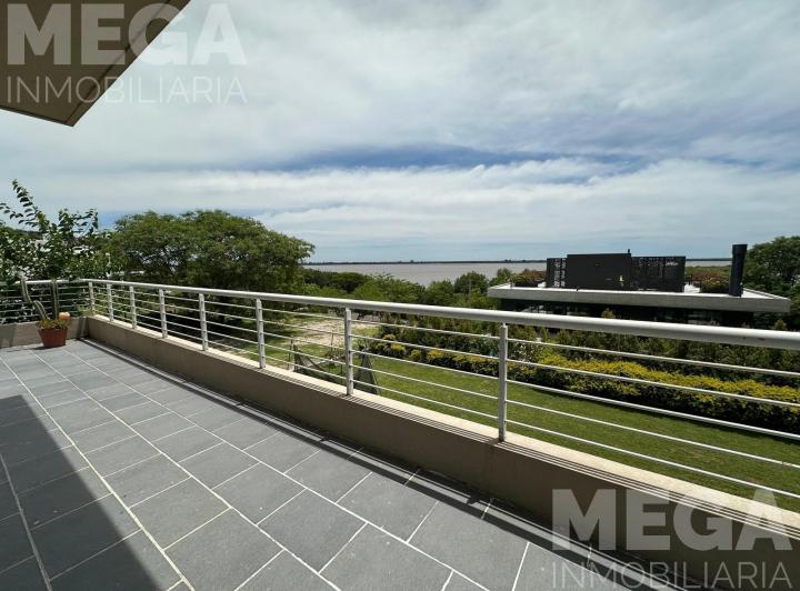 Casa · 389m² · 5 Ambientes · 2 Cocheras
