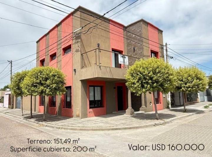 Casa · 200m² · 6 Ambientes · 1 Cochera