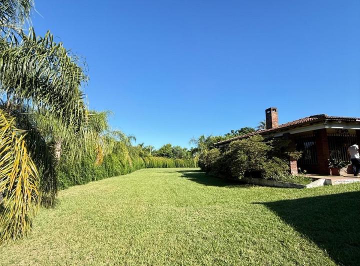 Casa · 832m² · 8 Dormitorios