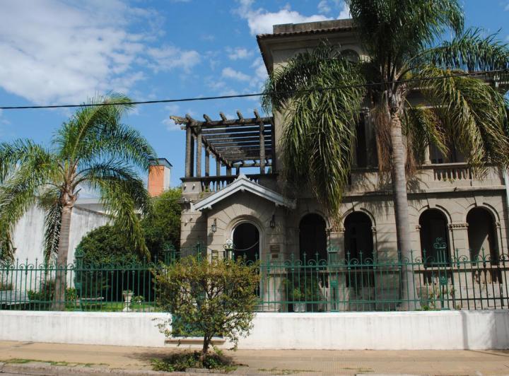 Casa · 345m² · 15 Ambientes · 1 Cochera