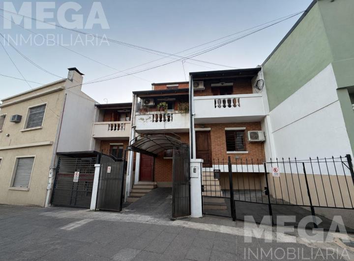 Casa · 90m² · 5 Ambientes · 1 Cochera