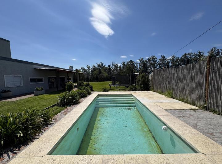 Casa · 990m² · 2 Ambientes · 3 Cocheras