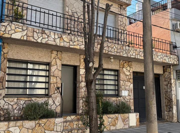Casa · 145m² · 5 Ambientes · 1 Cochera