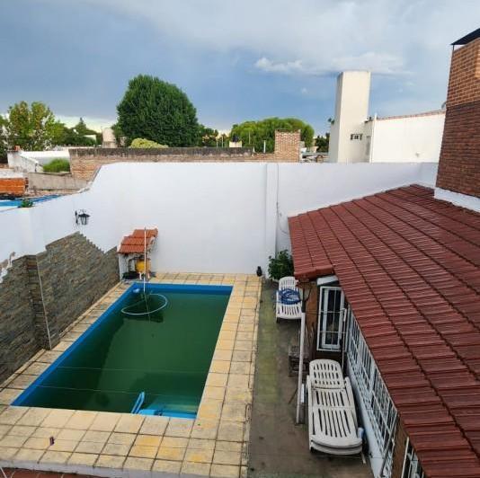 Casa · 311m² · 4 Dormitorios · 3 Cocheras