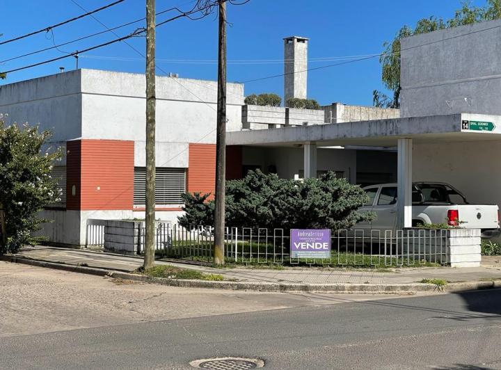 Casa · 346m² · 12 Ambientes · 1 Cochera