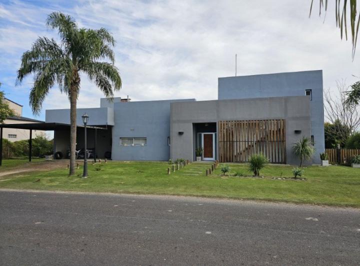 Casa · 250m² · 5 Ambientes · 1 Cochera