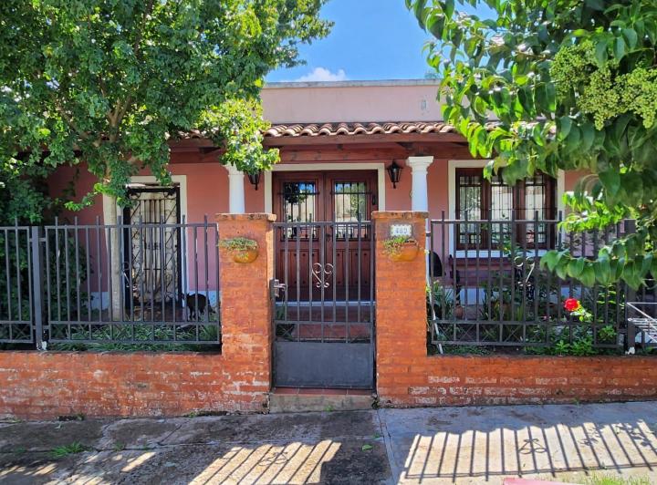 Casa · 200m² · 4 Ambientes · 1 Cochera