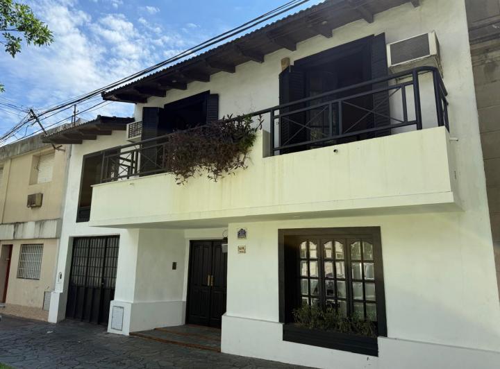 Casa · 300m² · 9 Ambientes