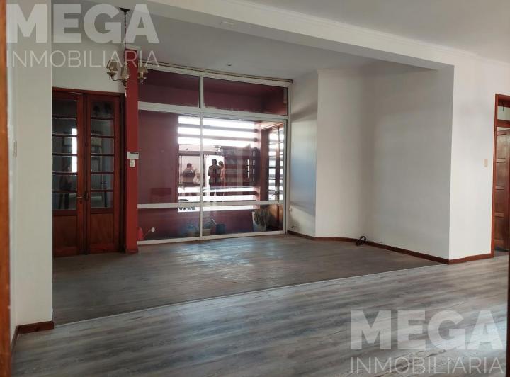 Casa · 250m² · 7 Ambientes · 1 Cochera