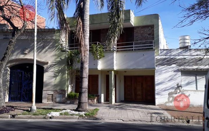 Casa · 222m² · 7 Ambientes · 1 Cochera