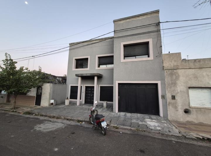 Casa · 280m² · 6 Ambientes · 2 Cocheras