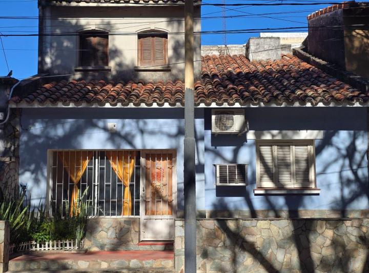 Casa · 100m² · 6 Ambientes · 2 Cocheras