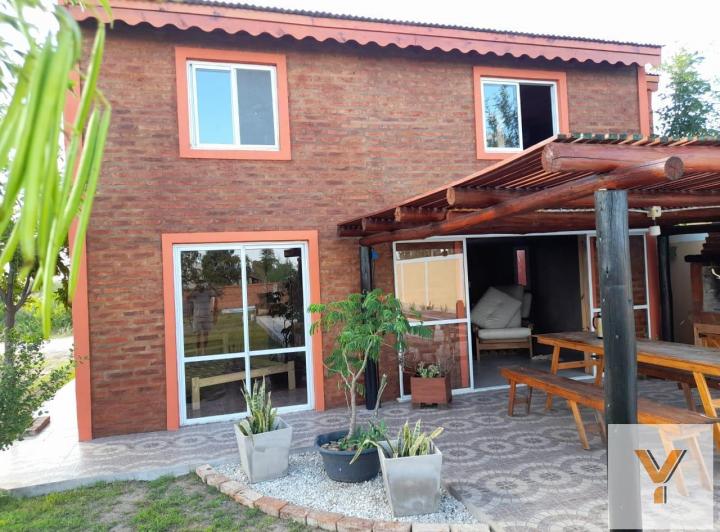 Casa · 200m² · 9 Ambientes