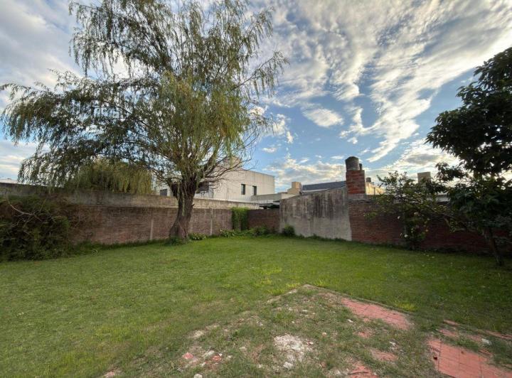 Casa · 165m² · 8 Ambientes · 1 Cochera