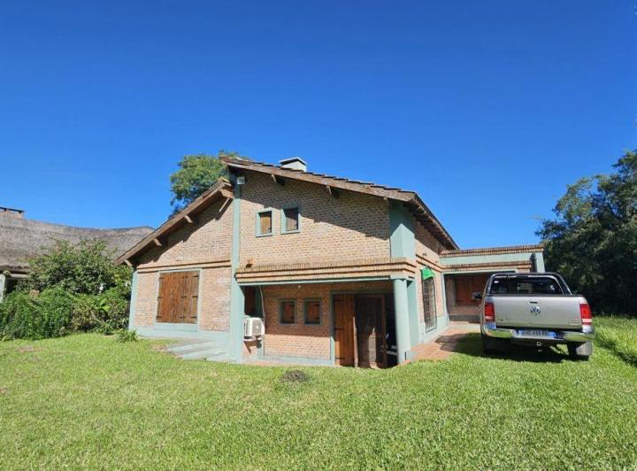Casa · 250m² · 7 Ambientes · 1 Cochera