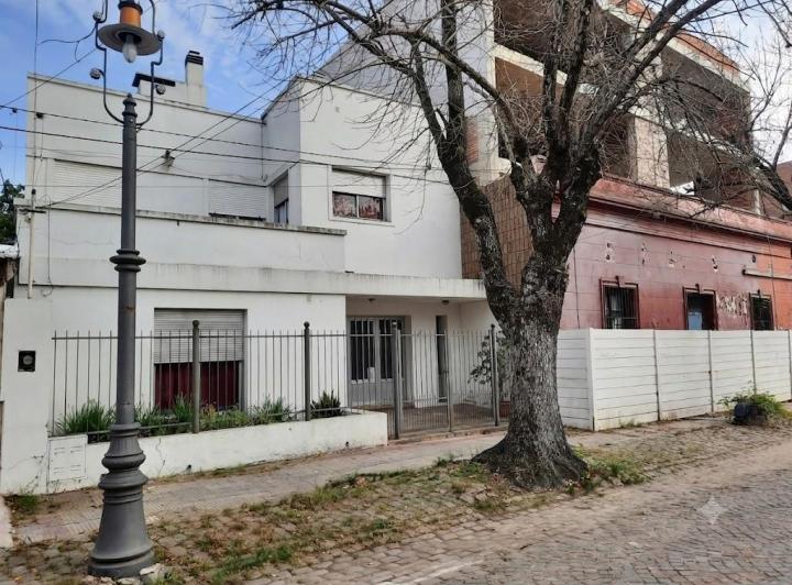 Casa · 174m² · 5 Ambientes · 2 Cocheras