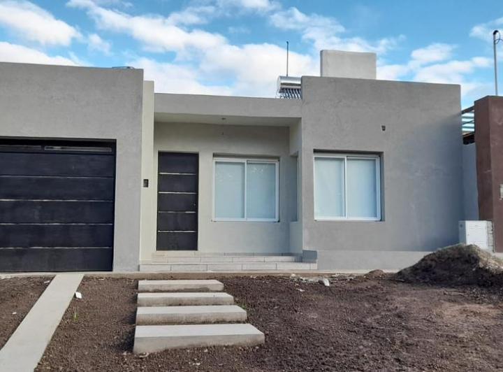 Casa · 140m² · 4 Ambientes · 1 Cochera