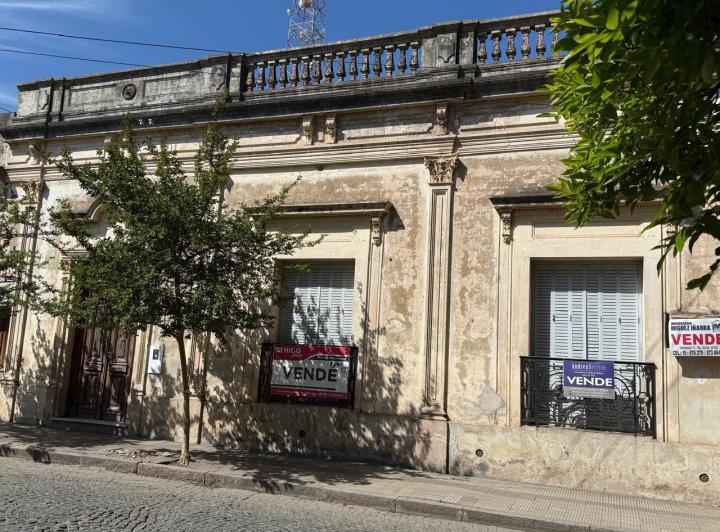 Casa · 243m² · 10 Ambientes · 1 Cochera