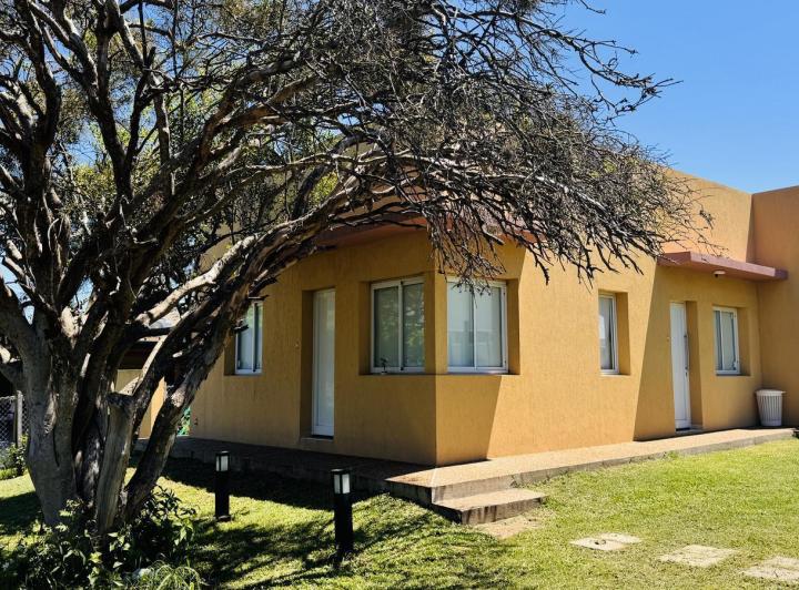 Hotel · 200m² · 6 Dormitorios · 5 Cocheras