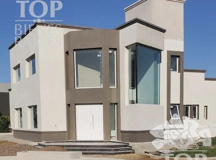 Casa · 160m² · 5 Ambientes · 2 Cocheras