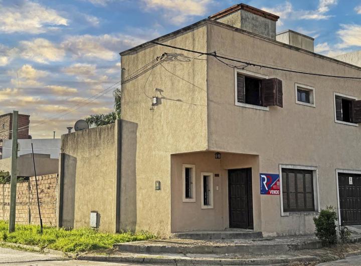 Casa · 130m² · 4 Ambientes · 1 Cochera