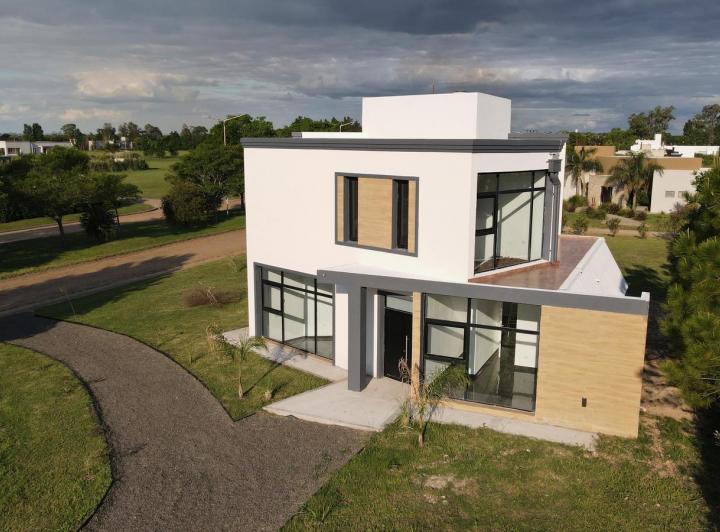 Casa · 280m² · 6 Ambientes