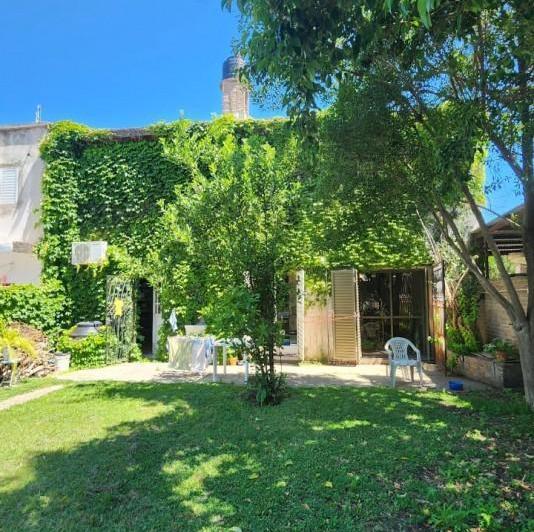 Casa · 200m² · 6 Ambientes · 2 Cocheras