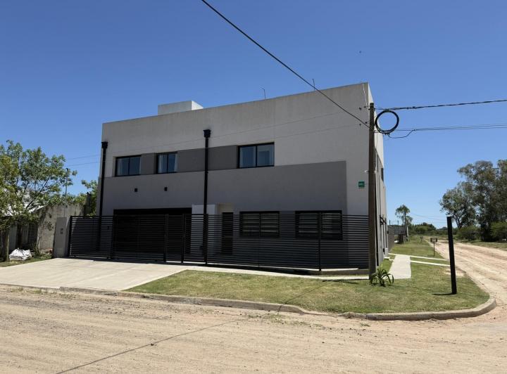 Casa · 233m² · 6 Ambientes · 2 Cocheras
