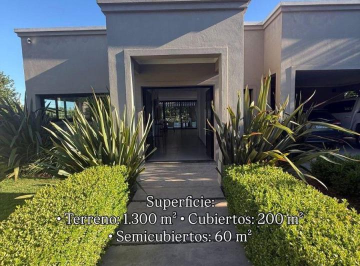Casa · 200m² · 6 Ambientes · 2 Cocheras