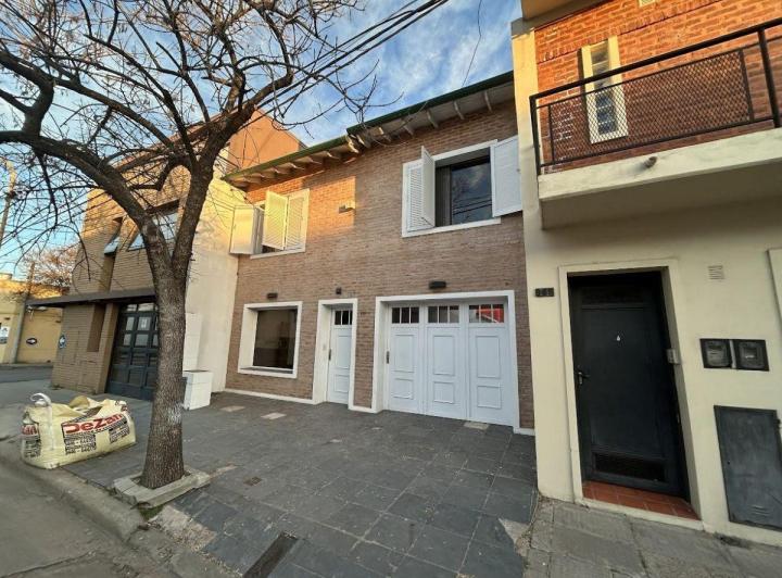 Casa · 154m² · 5 Ambientes · 2 Cocheras