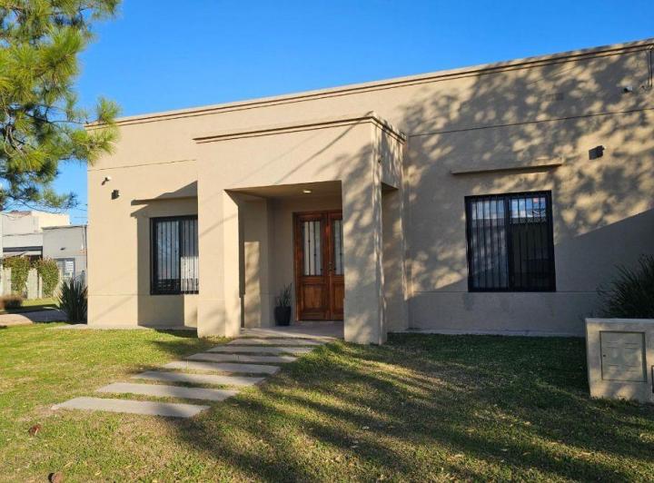 Casa · 150m² · 6 Ambientes · 1 Cochera