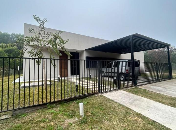 Casa · 160m² · 3 Dormitorios · 1 Cochera