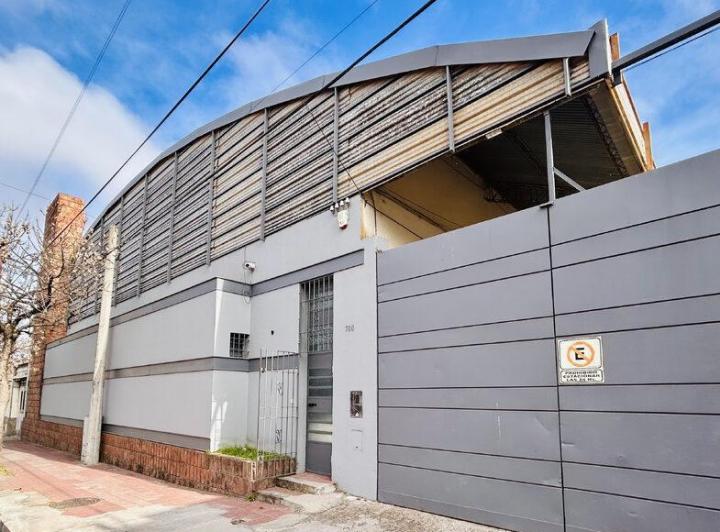 Local comercial · 1200m²