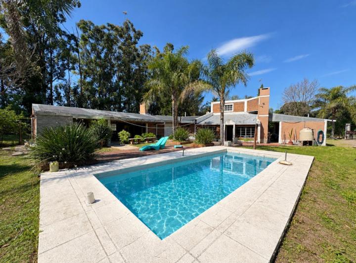Casa · 130m² · 8 Ambientes · 3 Cocheras