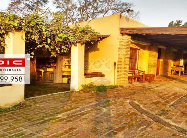 Quinta vacacional · 270m² · 6 Ambientes · 2 Cocheras