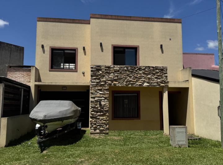 Casa · 165m² · 5 Ambientes · 2 Cocheras