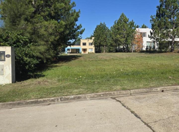 Terreno · 782m²