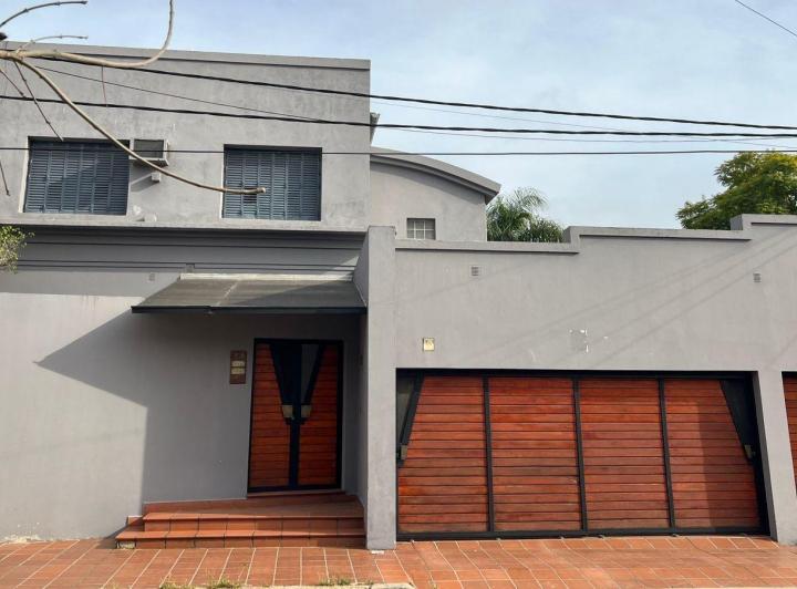 Casa · 268m² · 7 Ambientes · 2 Cocheras