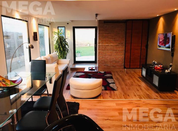 Casa · 211m² · 4 Ambientes · 2 Cocheras