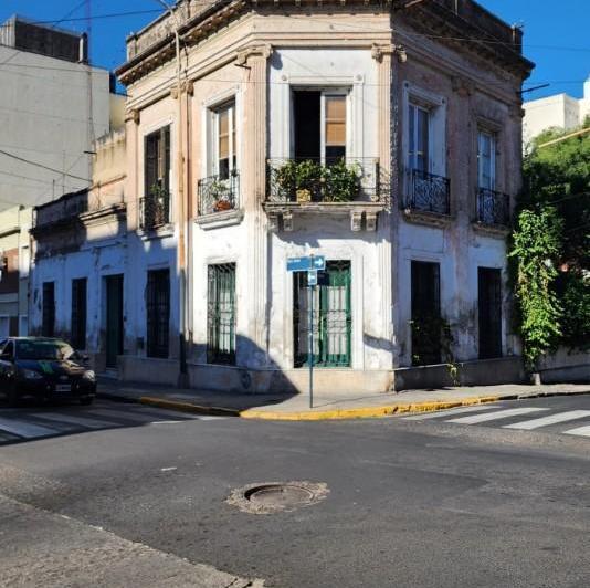 Casa · 461m² · 12 Ambientes · 1 Cochera