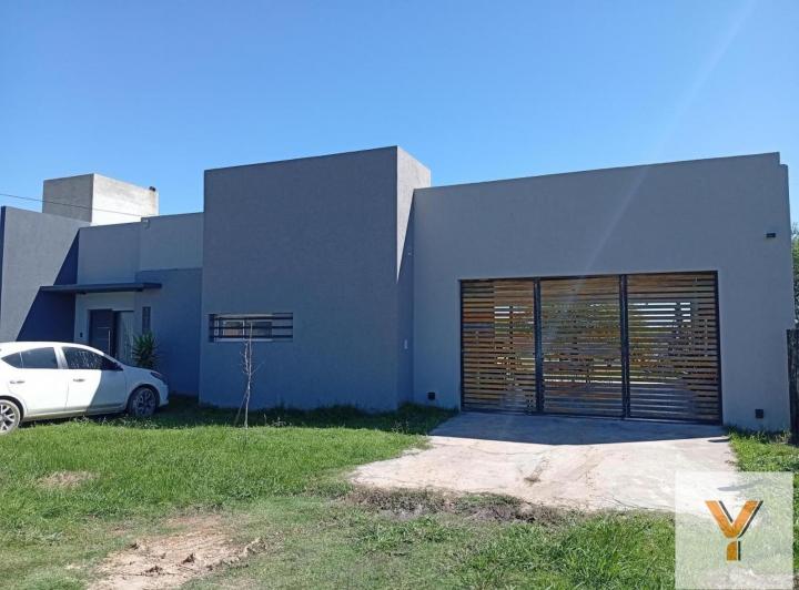 Casa · 220m² · 4 Ambientes · 2 Cocheras
