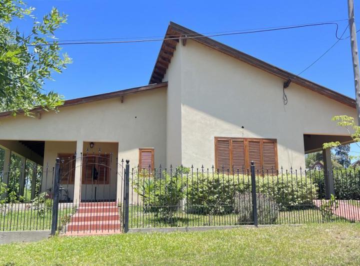 Casa · 148m² · 5 Ambientes · 2 Cocheras