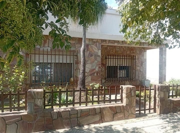 Casa · 139m² · 8 Ambientes · 1 Cochera