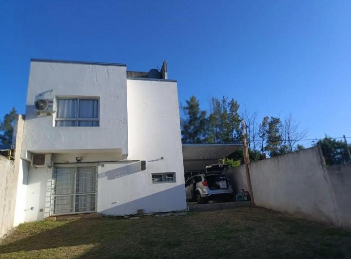 Casa · 98m² · 4 Ambientes · 2 Cocheras