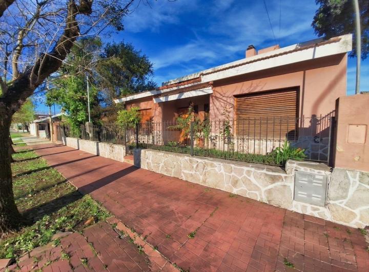 Casa · 190m² · 6 Ambientes · 2 Cocheras