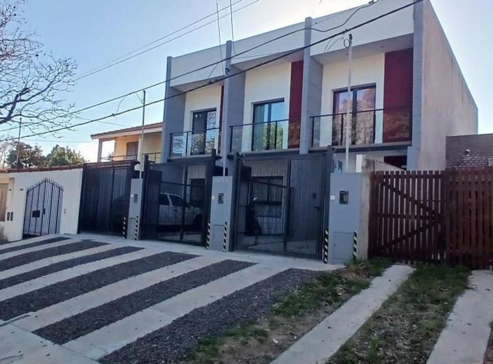 Casa · 80m² · 4 Ambientes · 1 Cochera