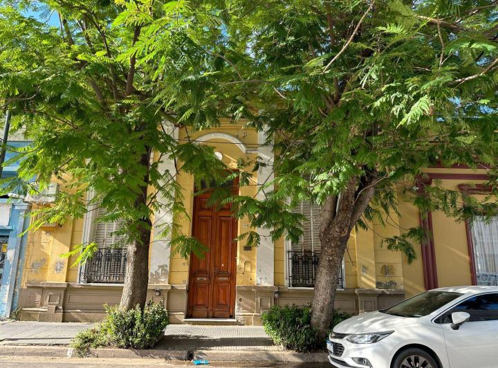 Casa · 230m² · 6 Ambientes