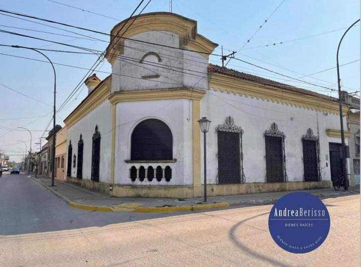 Casa · 310m² · 15 Ambientes · 1 Cochera