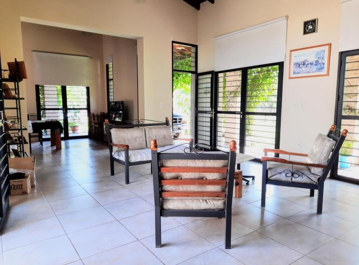 Casa · 205m² · 5 Ambientes · 2 Cocheras