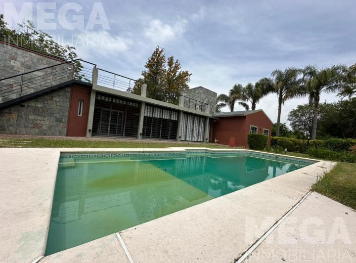 Quinta vacacional · 260m² · 8 Ambientes · 4 Cocheras